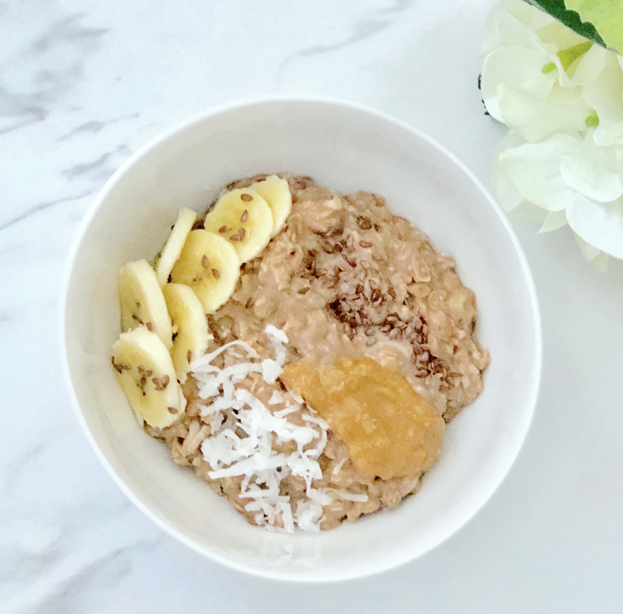 banana split overnight oats