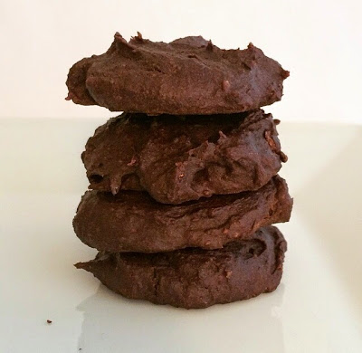 dark chocolate protein cookies